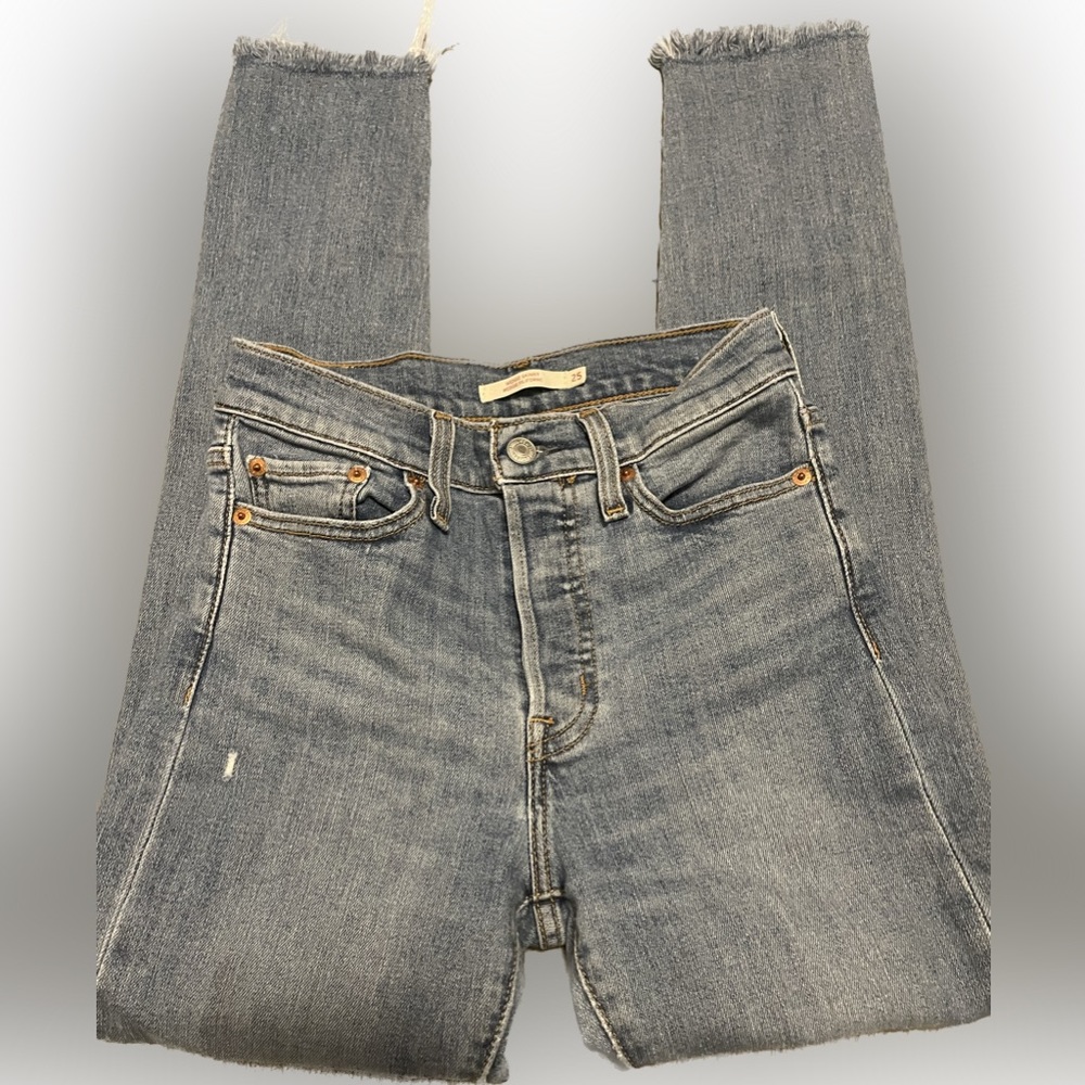 Levis Wedgie Skinny Jeans - Picture 3 of 9